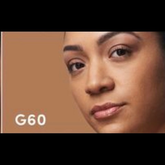 Cover FX Natural Finish Foundation - Picture 2 of 2